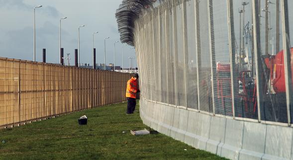 Il muro della vergogna a Calais
